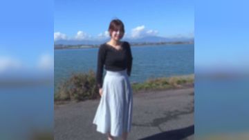 是个负债累累的漂亮妻子，撅着圆润漂亮的屁股，能接受中出，被插进去就活不下去的妻子。-cd2!