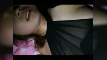 全网首发某艺术院校极品美女不小心喝醉后被人换了3套衣服和丝袜进行玩弄,绝对不值被干一次！(1)