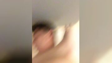 小姨子老公考研到国外深造偷偷背着媳妇和小姨子到酒店开房啪啪没想到她居然是个白虎.mp4