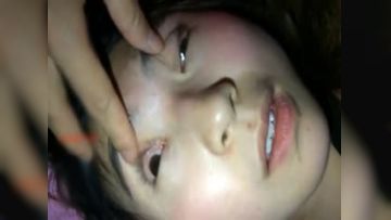 【迷jian精品 国产】某艺术院校极品美女不小心喝醉后被人换了3套衣服和丝袜进行玩弄，小嫩b水超多