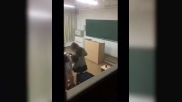 网络疯传的“金坛二中黄老师”和“胡金戈”教室演活春宫流出视频