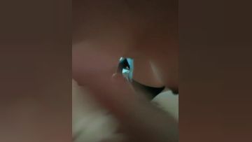 《户外各种搭讪》天气不错小斌哥小区游乐设施搭讪个零零后大奶美眉到家里草到她淫水四溅第01集