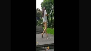 极品175九头身大长腿美女人妻，成都街头、公园露出露出，啪啪口口，跟她在成都的街头走一走第02集