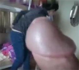 在宿舍不知羞耻的漏出大屌 mp4