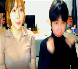 和女友一起爱爱的抚摸