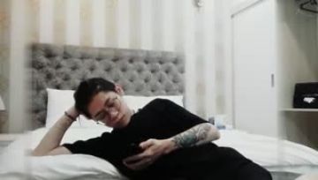 李八八全球探花眼镜男约了个高颜值妹子啪啪，红色睡衣按摩口交上位骑坐后入抽插猛操