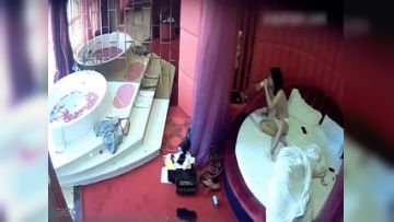 水滴摄像头监控偷拍情趣酒店两个女同开房磨豆腐