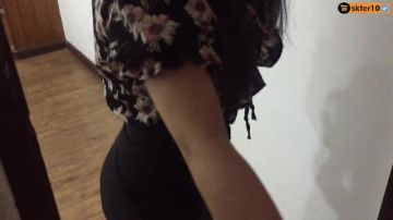 大学女生和大奶头约会。1.