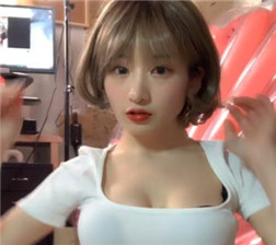 我的短黄发女友