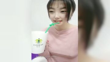 纯纯小猫咪白嫩可爱小萝莉全裸和男友调情口口啪啪大秀粉粉的