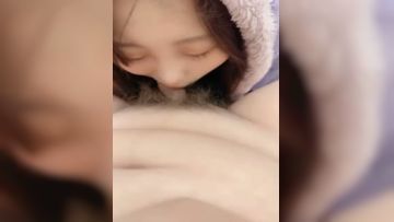 极品大奶少妇，微胖中的极品无毛白虎逼，跪在地上给大哥口交大鸡巴，压在身下无套爆草，浪叫不断眼神迷离第01集