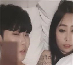 在小宿舍里面舔女友爽2