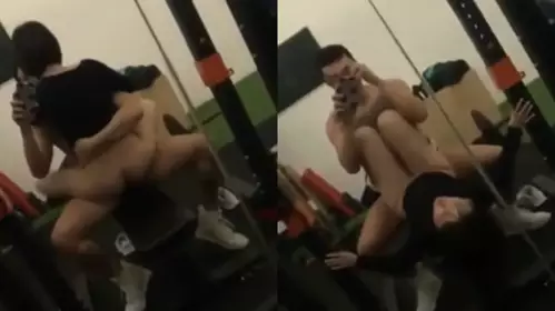 gc女友在冲澡了 找他闺蜜一起运动一下