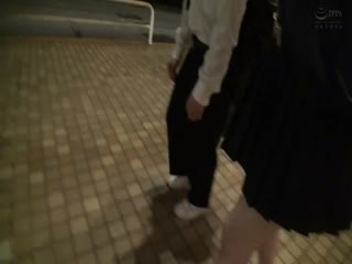 【赤面女子】真实搭讪素人女学生！走在路上的男女学生挑战「采取20ml精液的话就能得到10万円的企画」