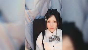 极品白虎美穴！网红颜值小姐姐！带上面具跳蛋自慰，超肥干净美穴，跳蛋塞入拉扯