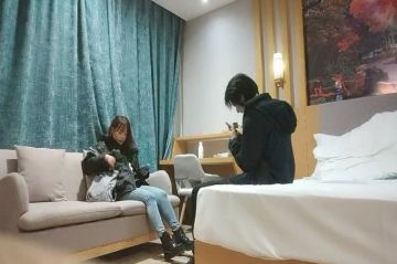 酒店约小少妇 网袜情趣装 黑森林中淫水不断 啪啪暴插激情四射劲爆佳作