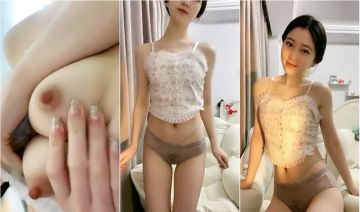 青春美好校园系大四师姐在线沟通,畅聊价值观,慢慢脱衣露出还有壹丝神圣羞涩了 (1)