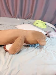 清纯短发萝莉嫩妹子道具自慰 ！