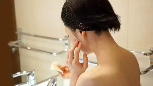 スッピン熟女 -切れ长美熟女の秘密の素颜-