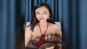 气质女神韵味美少妇红色肚兜儿，给狼友们讲成人小故事戏精附体角色扮演第05集