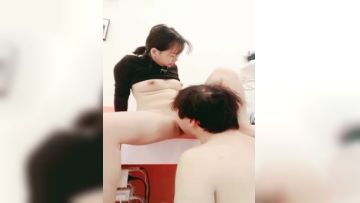 肉嘟嘟的嫩妹子被男友无情玩弄，专业角度上演吃逼狂魔应该是肾虚了，带个道具狠狠插第02集