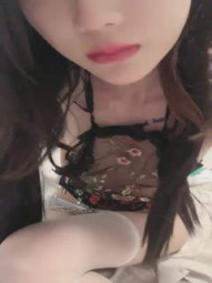 长发高颜值妹妹，手指掰穴自慰，掰逼特写，粉嫩如初，超多角度黑丝诱惑