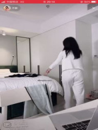 最新给力超神作 绝美小姐姐PK露乳头清纯妹子撅PP露鲍鱼惊呆了-4