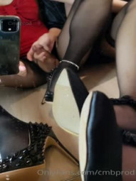 香港最美CD--Cattt，黑丝袜、动心笑容，与姐妹平日无事，一起磨枪，摩拳擦掌，一起奔赴高潮，稀啦啦精液喷射！