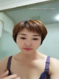 风韵犹存某高校老师勾搭学生啪啪爆操 嫌J8太粗不好插连操干到受不了 口爆裹射出来 卫生间大黑牛接着玩