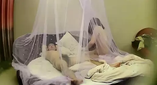 小伙开着高音量狂草小女友干爽后妹子坐上来自己动操...