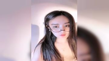 甜美系妹子36D天生巨乳褪下内裤露出一个大鲍鱼掰穴看表外细节的唿吸第02集