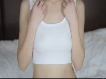 高颜值气质小美女带着漂亮女室友一起酒店和男友开房,2人洗完澡后在床上把男的搞得受不了后被轮流爆插.国语!